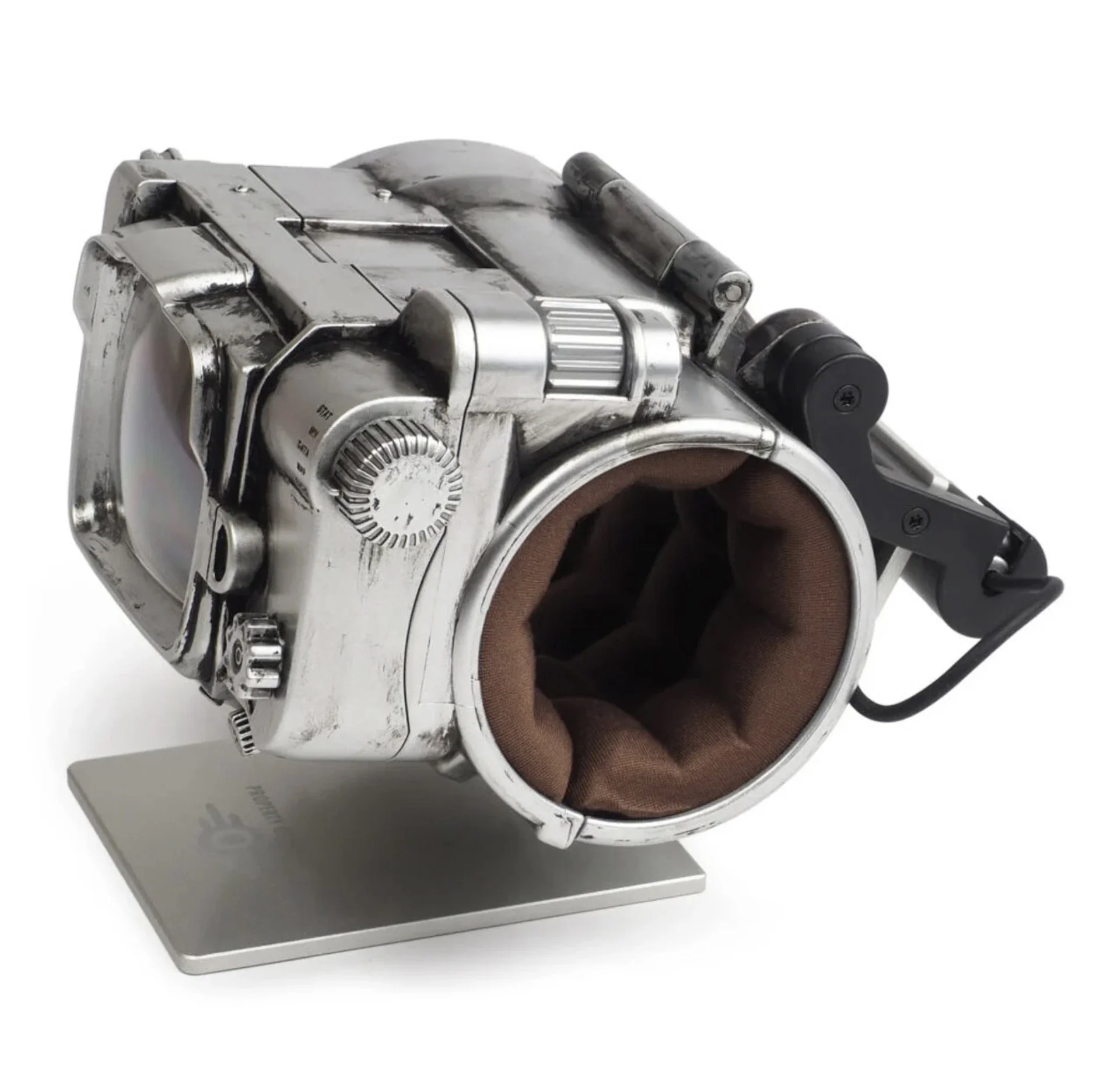 Sideshow Reveals Cool FALLOUT Pip-Boy 3000 Mk V Prop Replica
